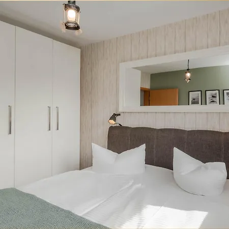 Strandlaeufer * Heringsdorf (Usedom)